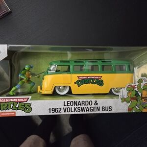 Leonardo & 1962 Volkswagen Bus Toy
